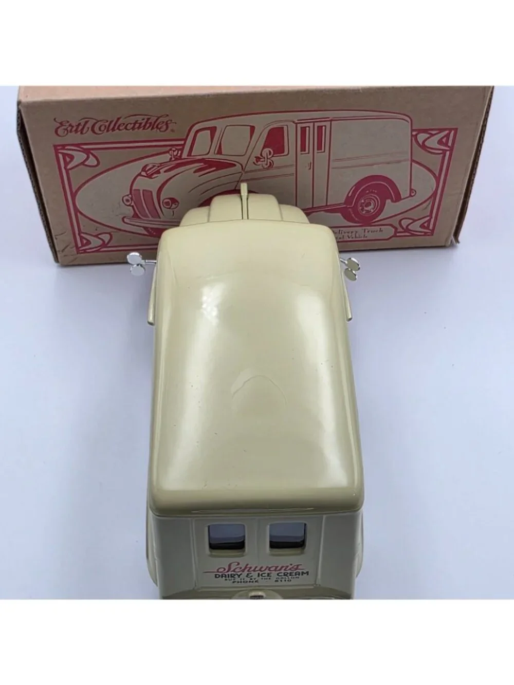 Ertl Collectibles 1950 Divco Delivery Truck Schwan's Dairy Ice Cream w Box 2000